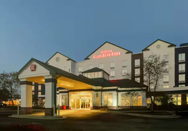 Hilton Garden Inn Indianapolis Airport exterior