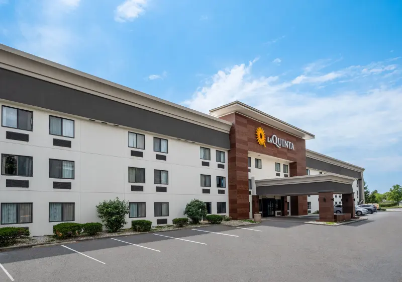 La Quinta Inn by Wyndham Indianapolis Airport Executive Dr exterior