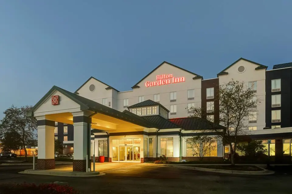 Hilton Garden Inn Indianapolis Airport exterior
